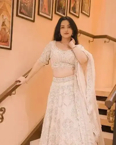 Escort Bhinay